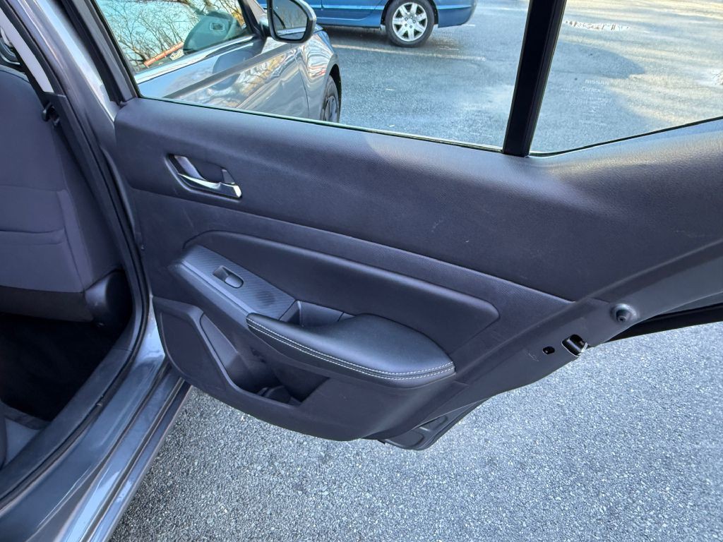 2020 Nissan Altima Image 15