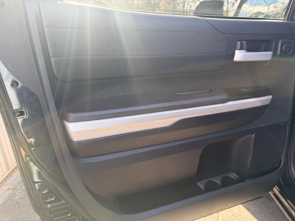 2015 Toyota Tundra Image 18