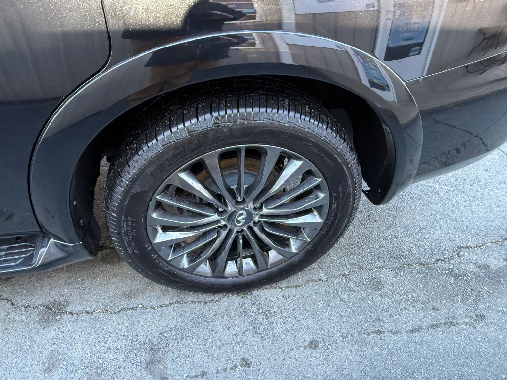 2021 INFINITI QX80 Image 17