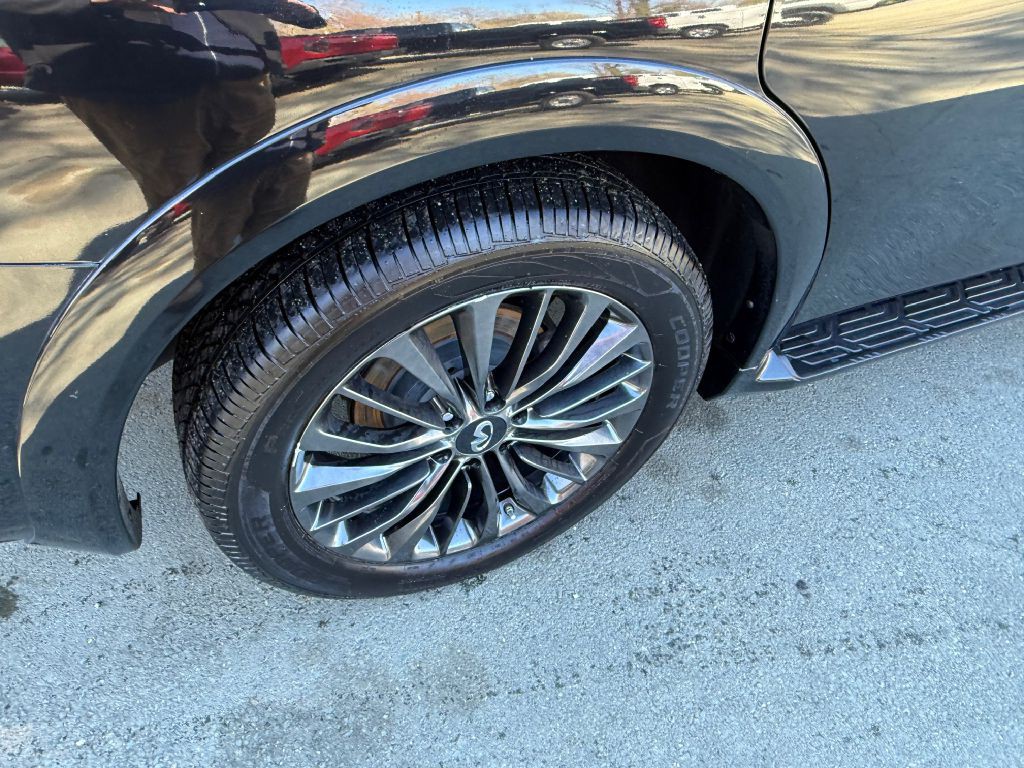 2021 INFINITI QX80 Image 18