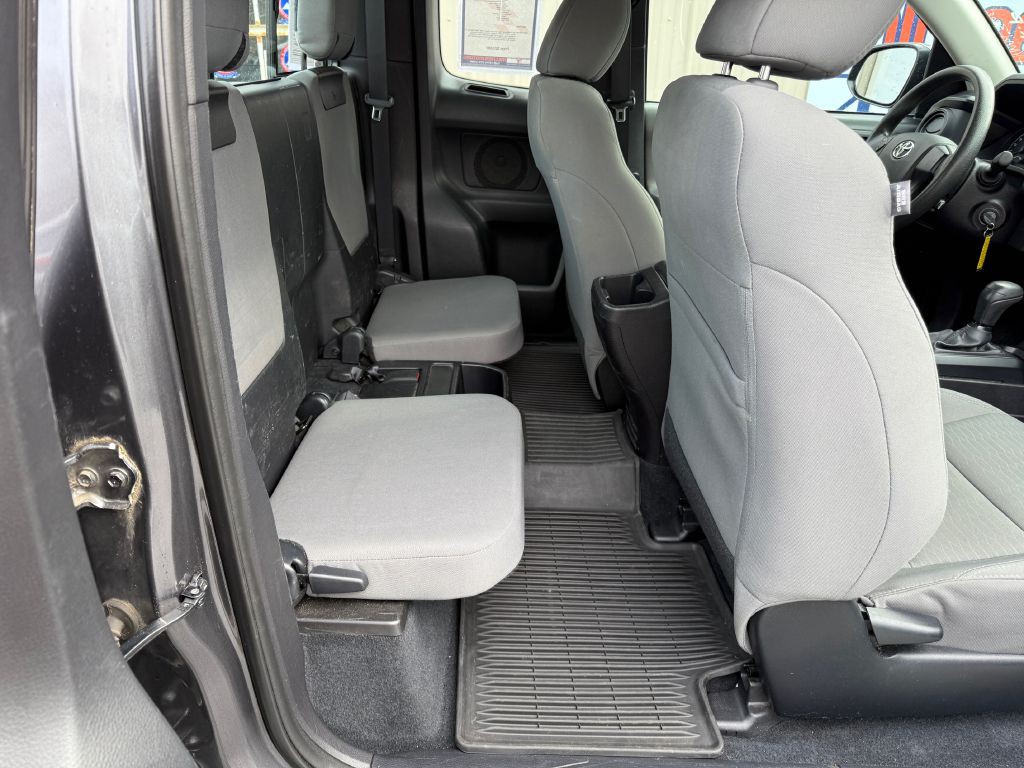 2016 Toyota Tacoma Image 13