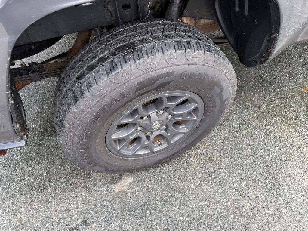 2016 Toyota Tacoma Image 18