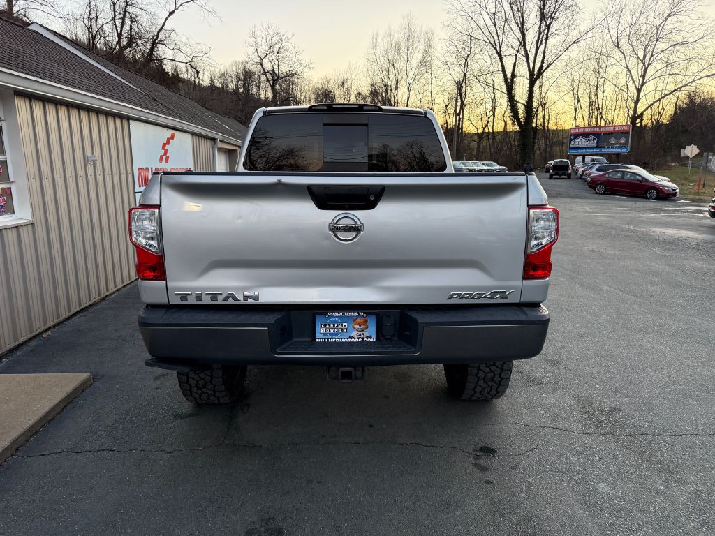 2018 Nissan Titan Image 9