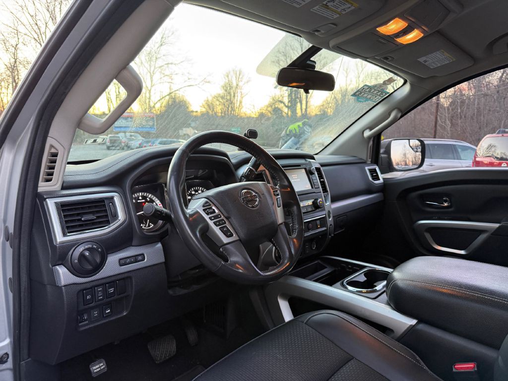 2018 Nissan Titan Image 12