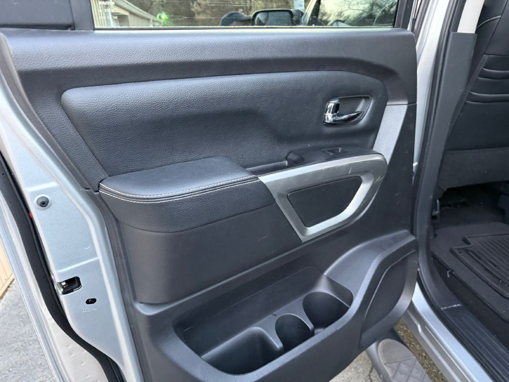 2018 Nissan Titan Image 16