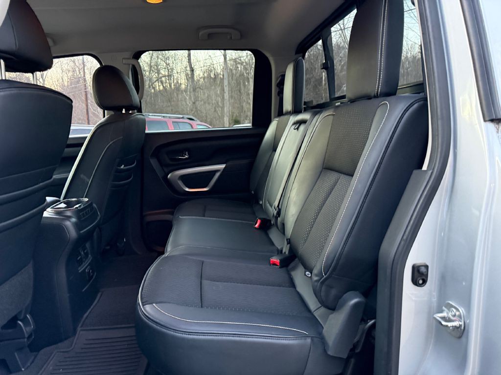 2018 Nissan Titan Image 17