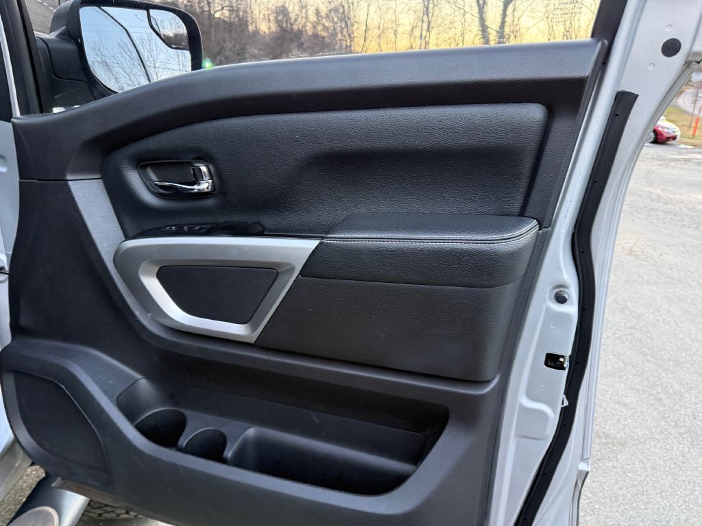 2018 Nissan Titan Image 18
