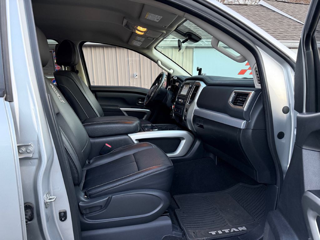 2018 Nissan Titan Image 19