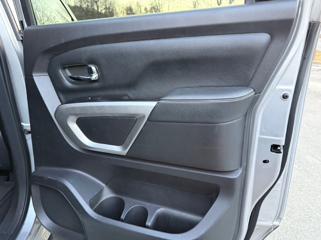 2018 Nissan Titan Image 20