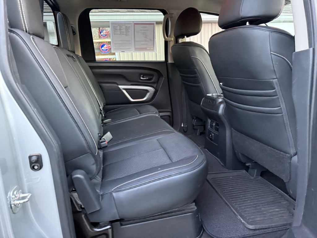 2018 Nissan Titan Image 21