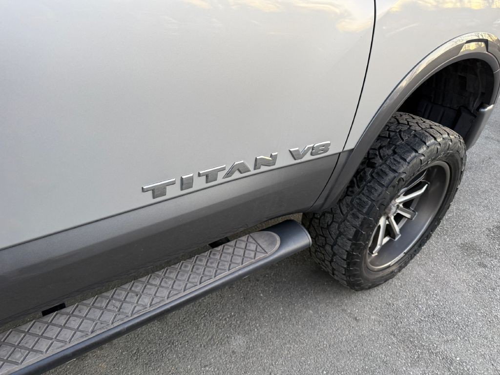 2018 Nissan Titan Image 23