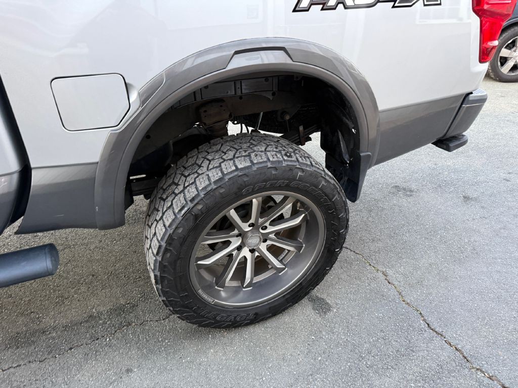 2018 Nissan Titan Image 25