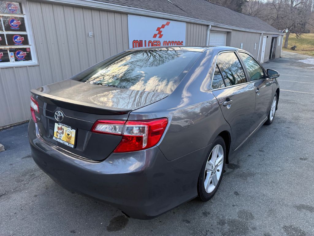 2014 Toyota Camry Image 8