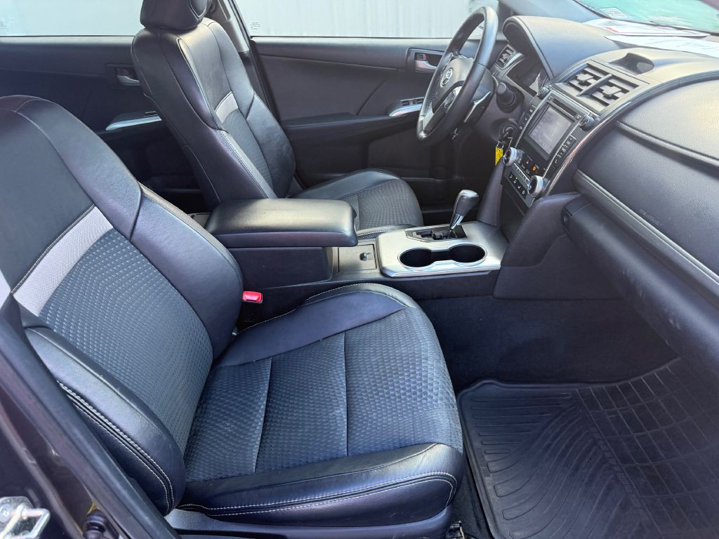 2014 Toyota Camry Image 9