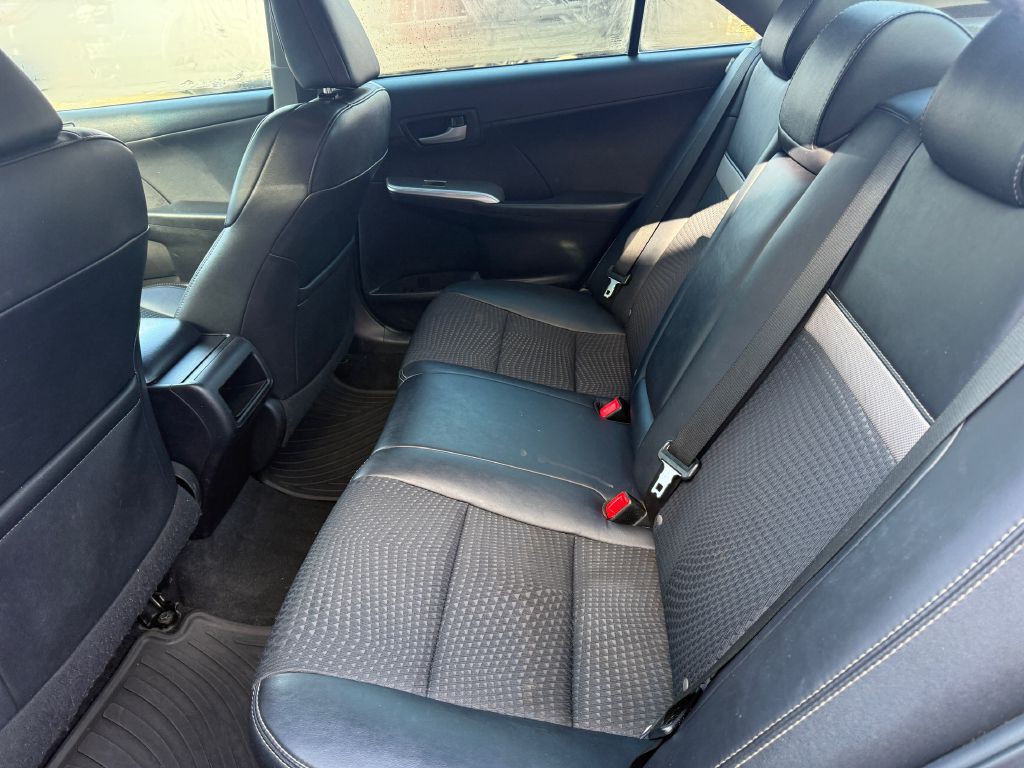 2014 Toyota Camry Image 11