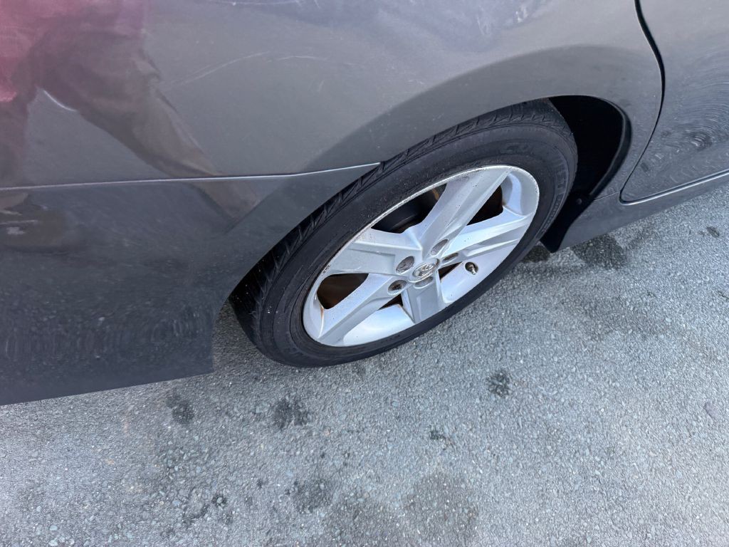 2014 Toyota Camry Image 16