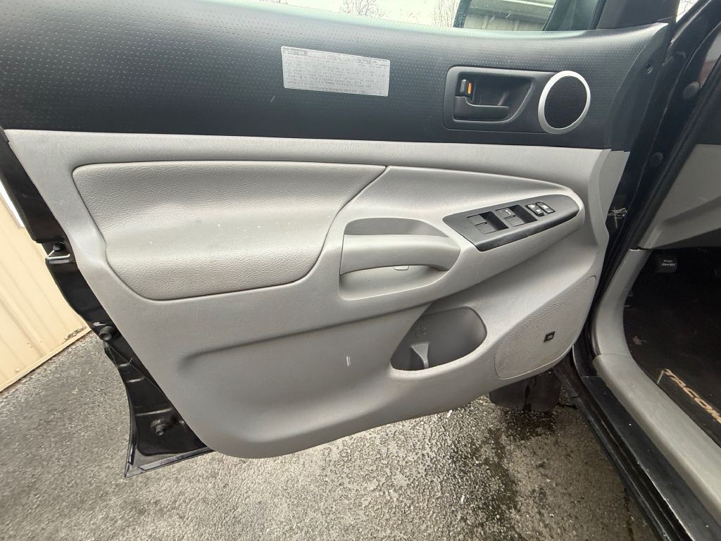 2012 Toyota Tacoma Image 17