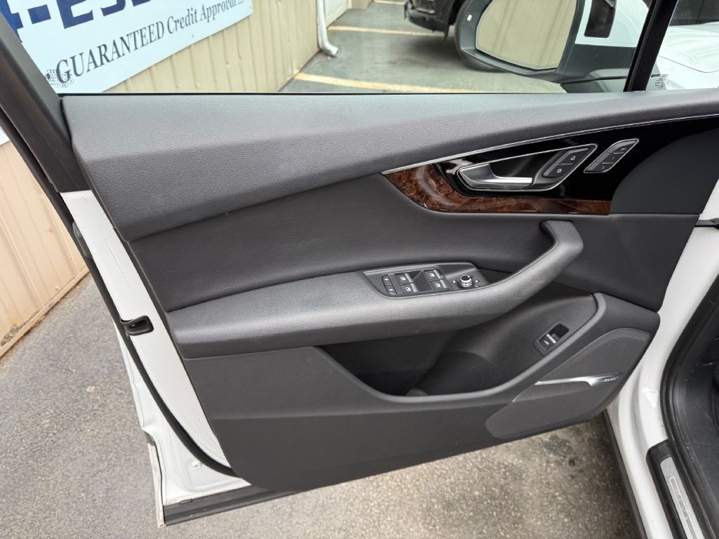 2018 Audi Q7 Image 12
