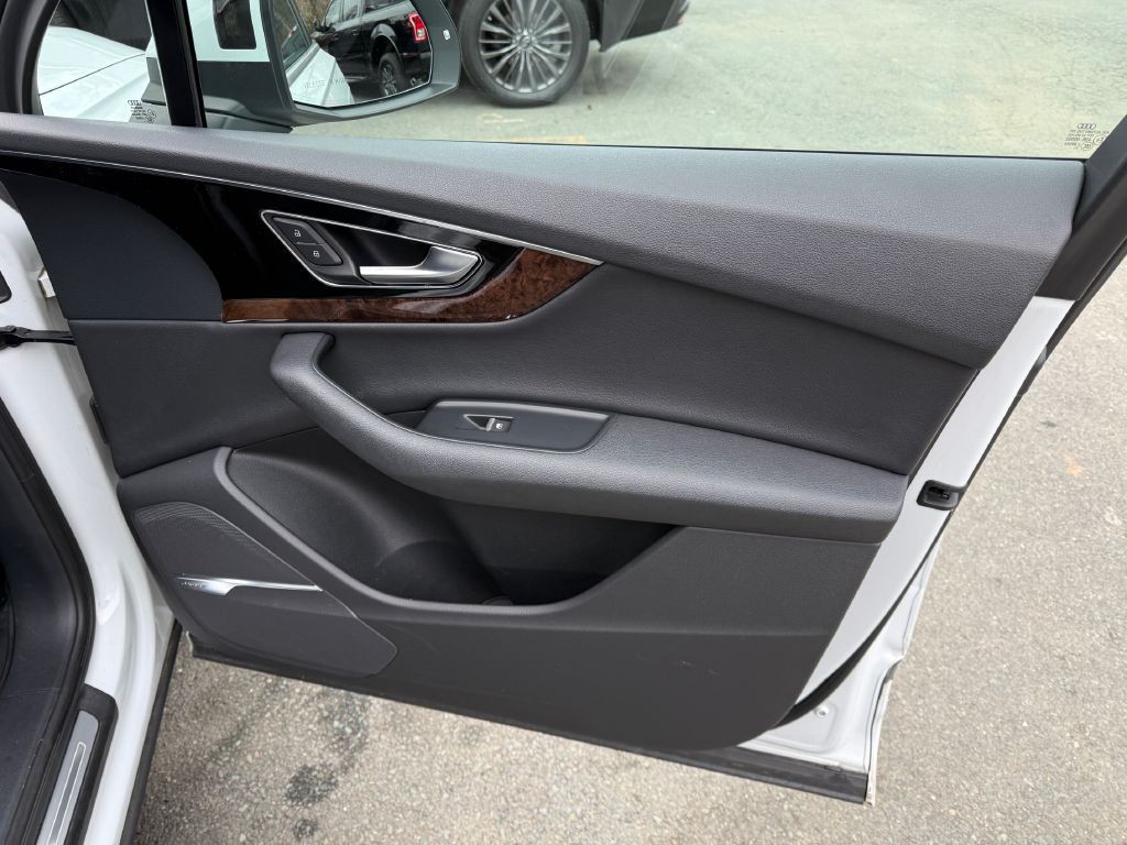 2018 Audi Q7 Image 16