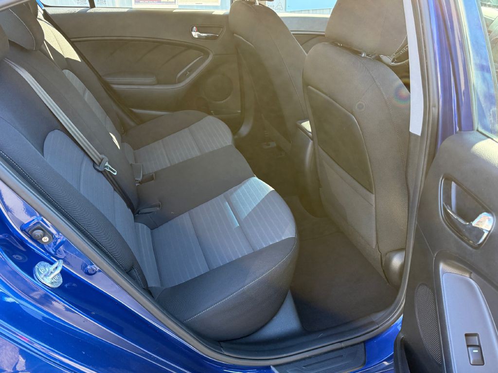 2017 Kia Forte Image 16