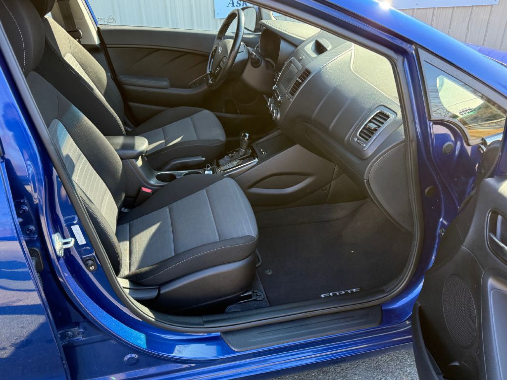 2017 Kia Forte Image 17