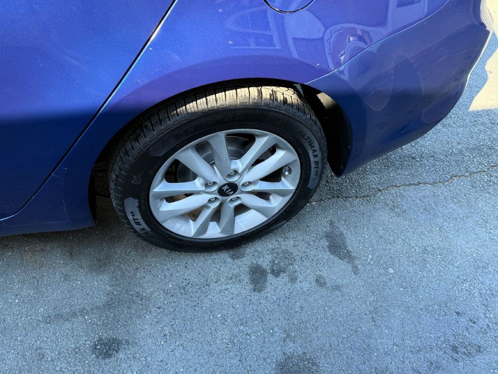 2017 Kia Forte Image 18