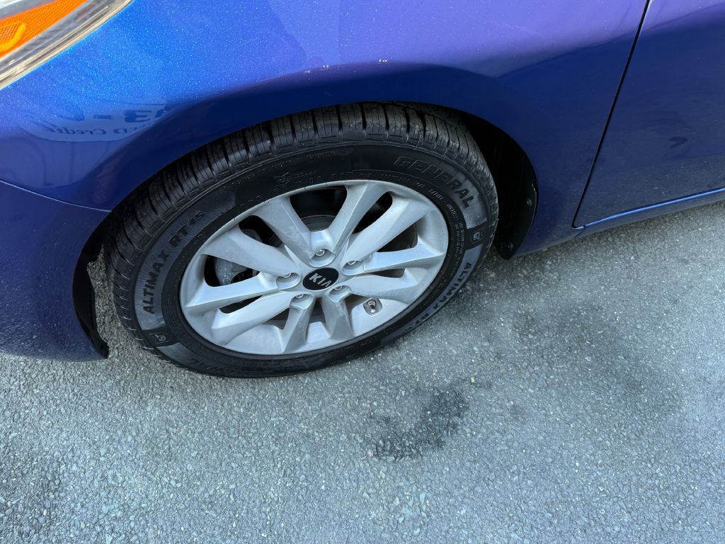 2017 Kia Forte Image 19