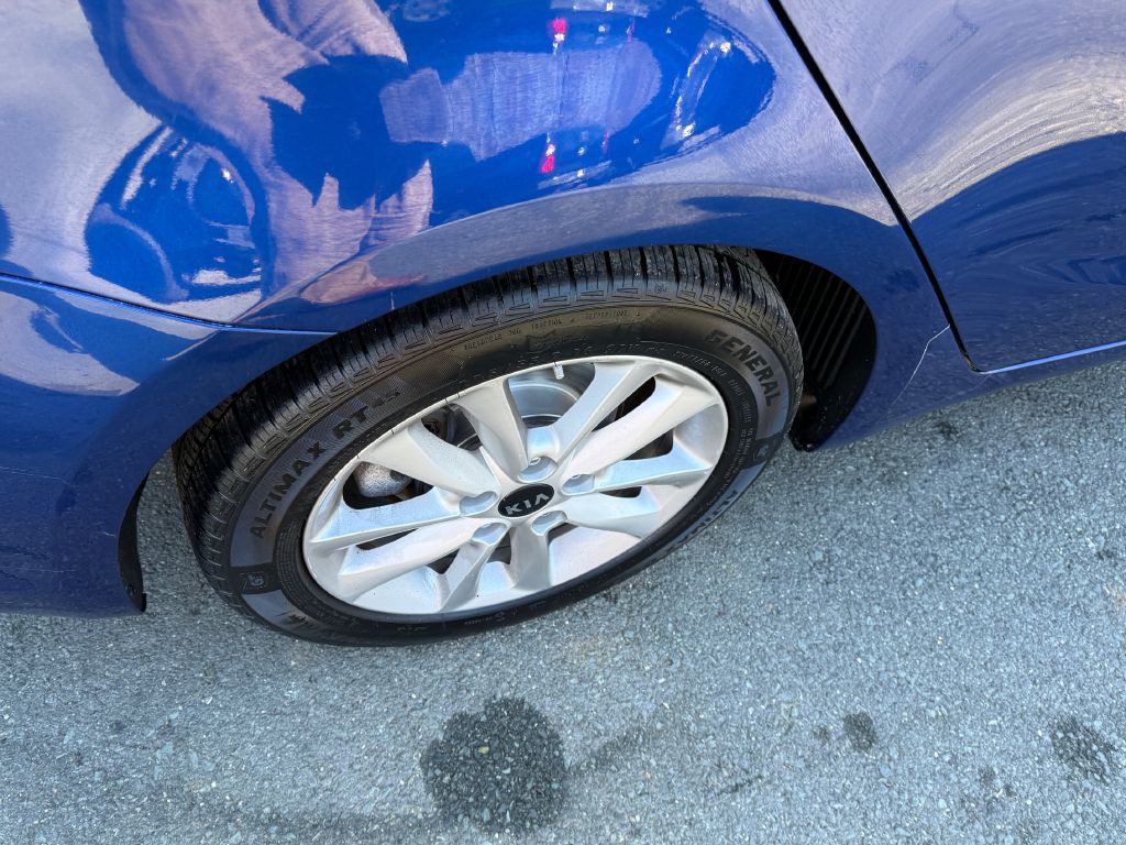 2017 Kia Forte Image 20