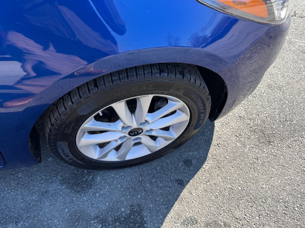 2017 Kia Forte Image 21