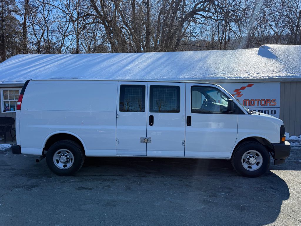 2017 Chevrolet Express Image 1