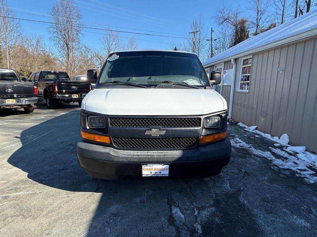 2017 Chevrolet Express Image 3