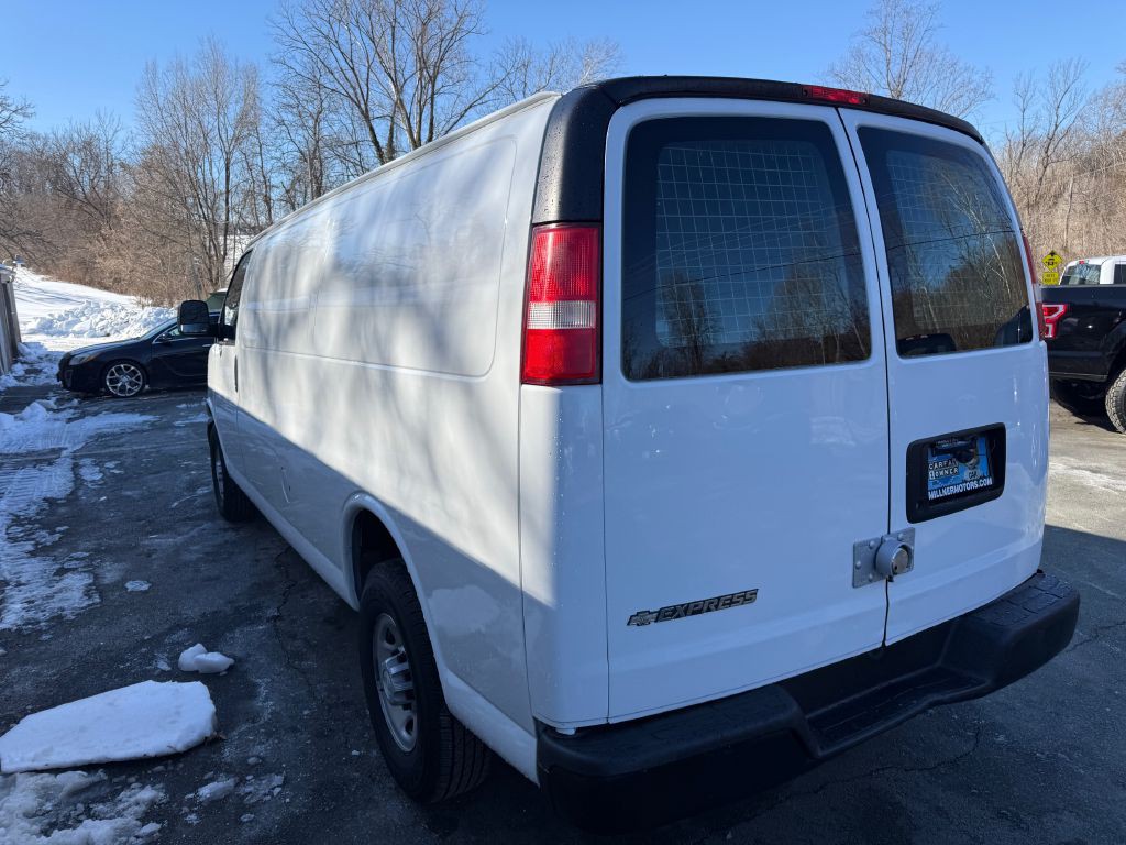 2017 Chevrolet Express Image 6