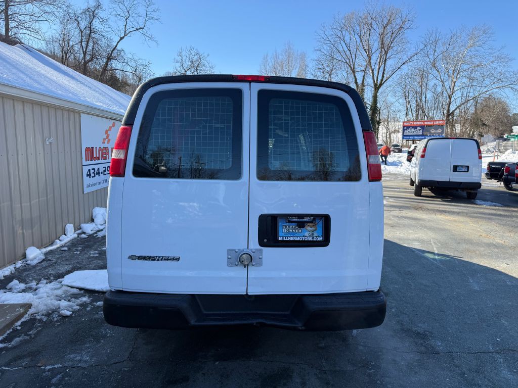 2017 Chevrolet Express Image 7