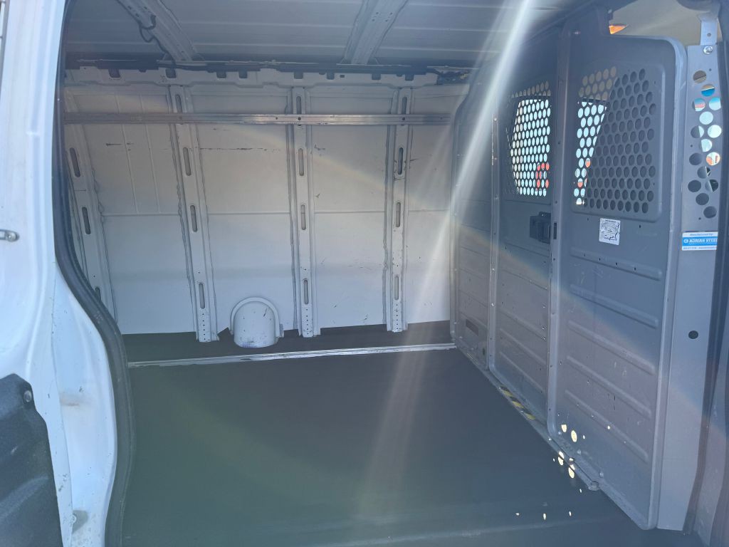 2017 Chevrolet Express Image 13