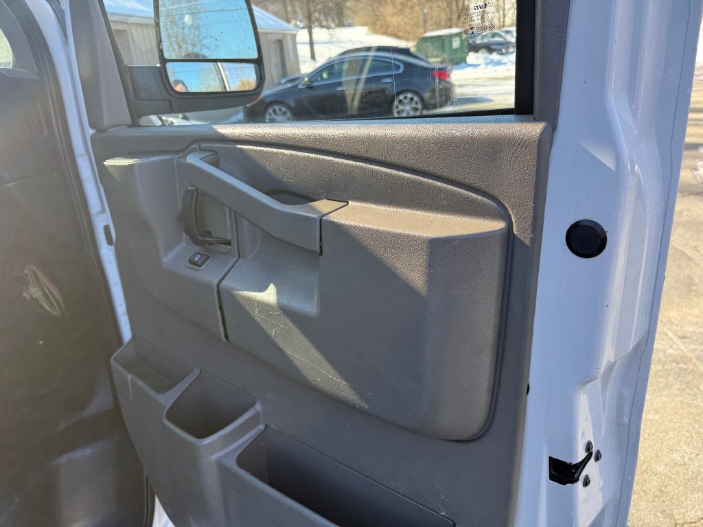2017 Chevrolet Express Image 14