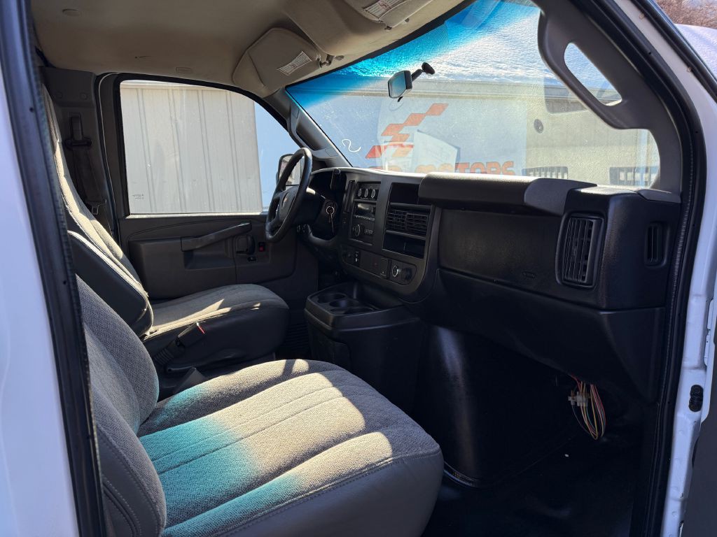 2017 Chevrolet Express Image 15
