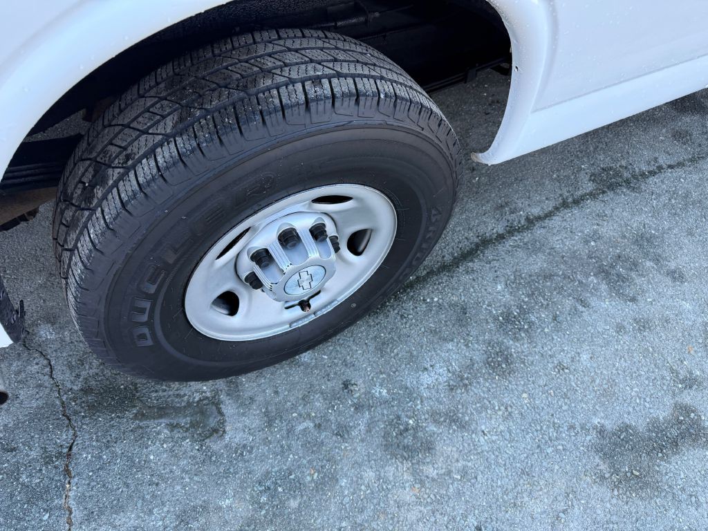 2017 Chevrolet Express Image 17