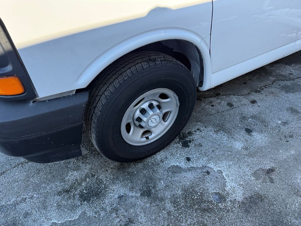 2017 Chevrolet Express Image 18