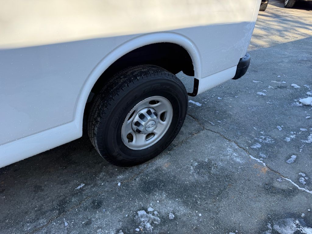 2017 Chevrolet Express Image 19