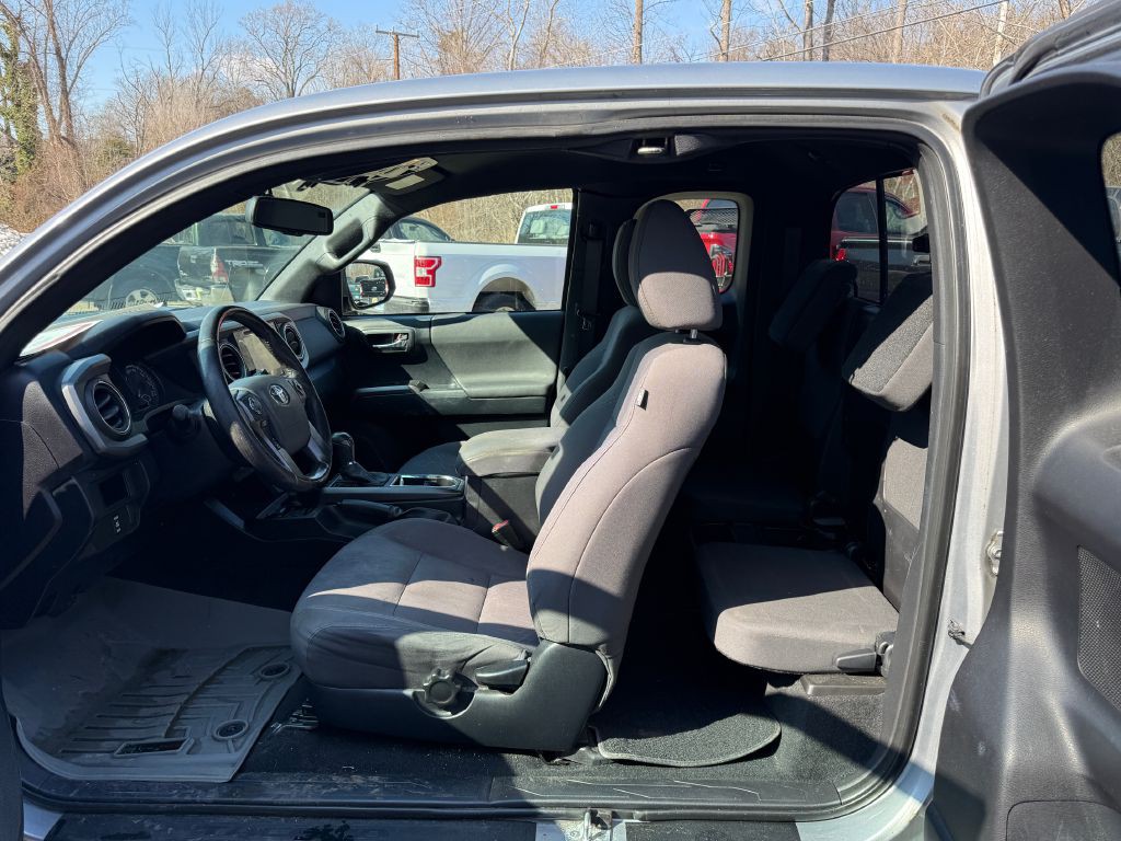 2016 Toyota Tacoma Image 10