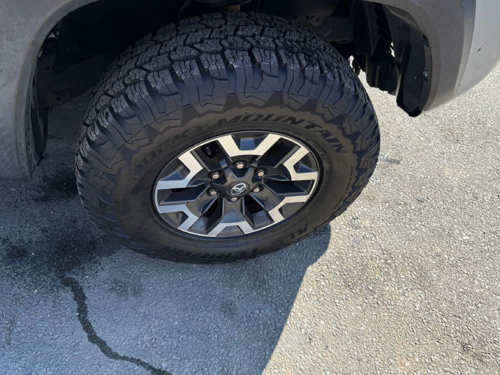 2016 Toyota Tacoma Image 12