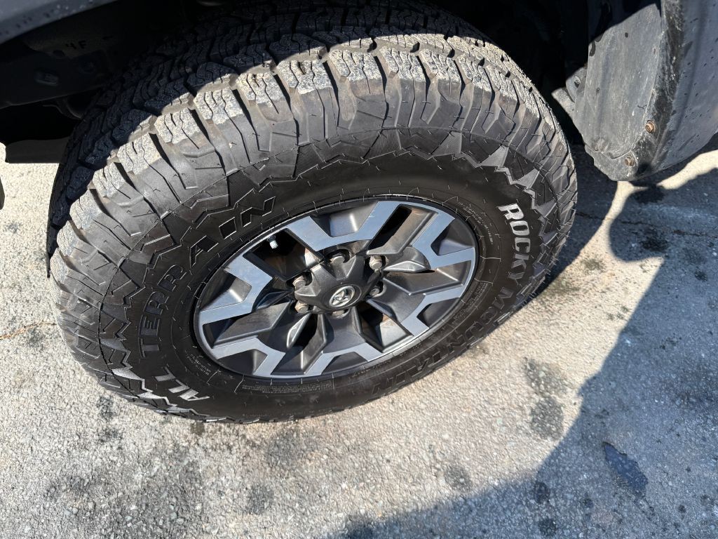 2016 Toyota Tacoma Image 14