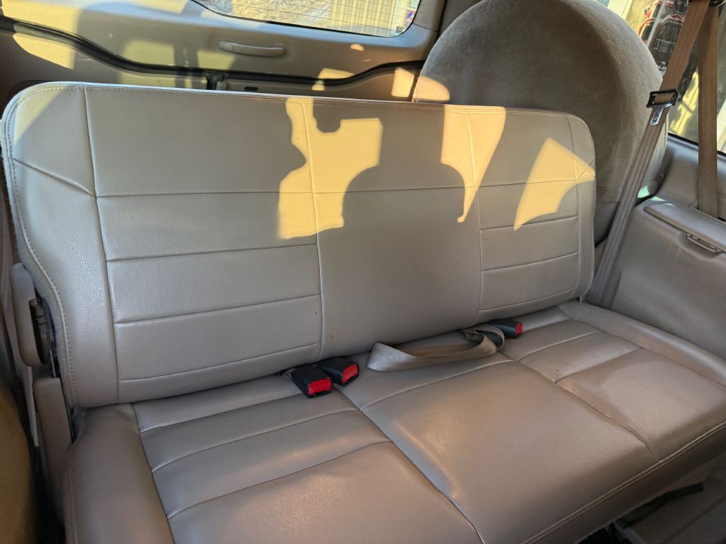 2004 Ford Excursion Image 14
