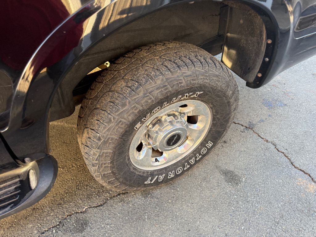 2004 Ford Excursion Image 17