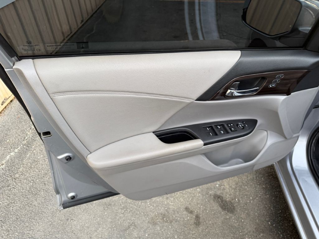 2017 Honda Accord Image 11