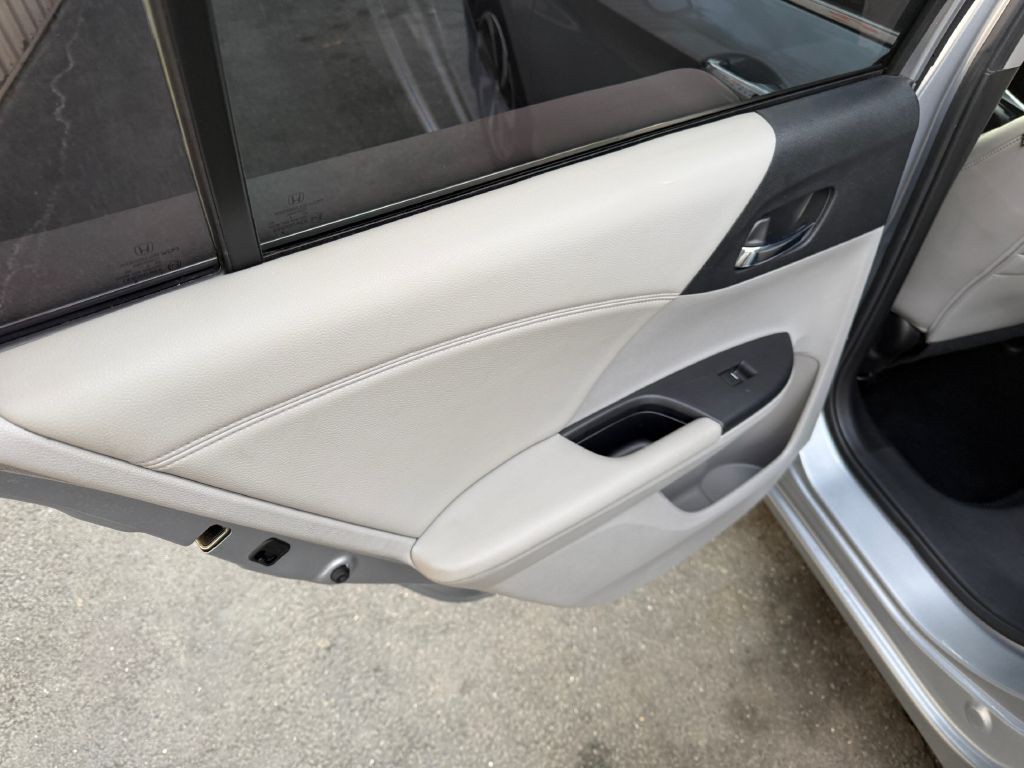 2017 Honda Accord Image 13