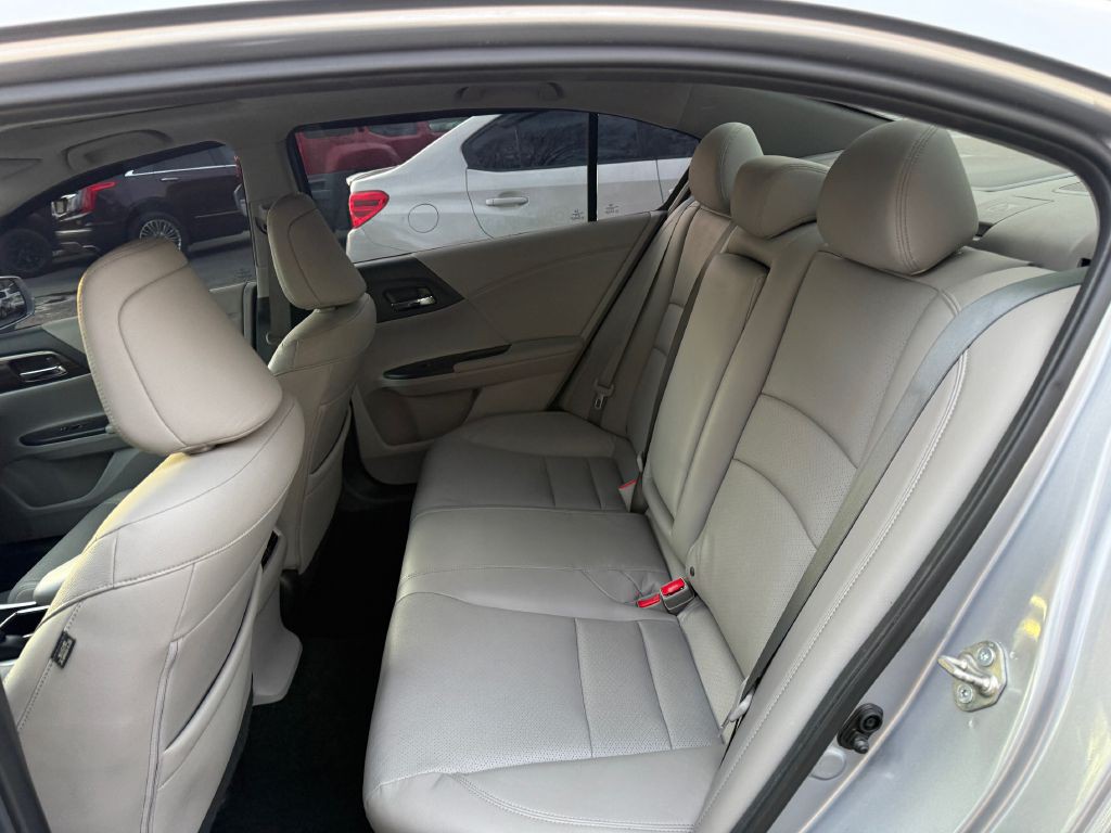 2017 Honda Accord Image 14