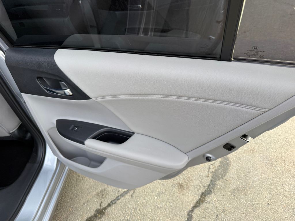 2017 Honda Accord Image 15