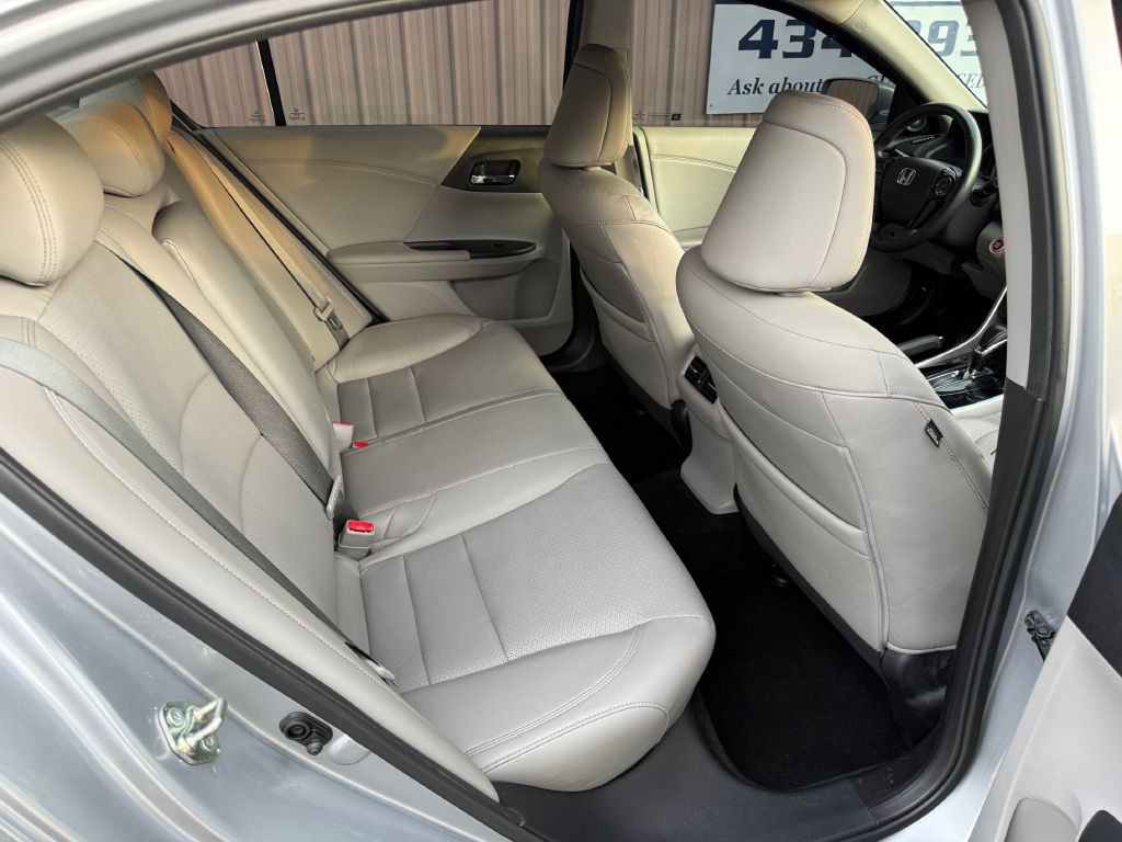 2017 Honda Accord Image 16