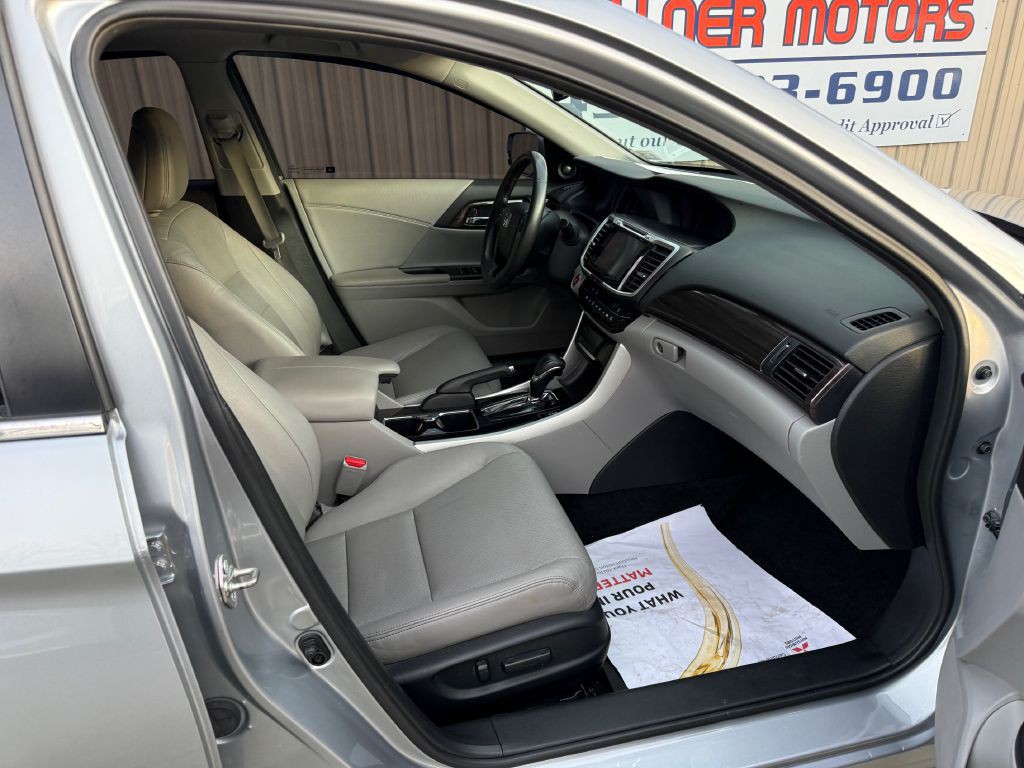 2017 Honda Accord Image 18